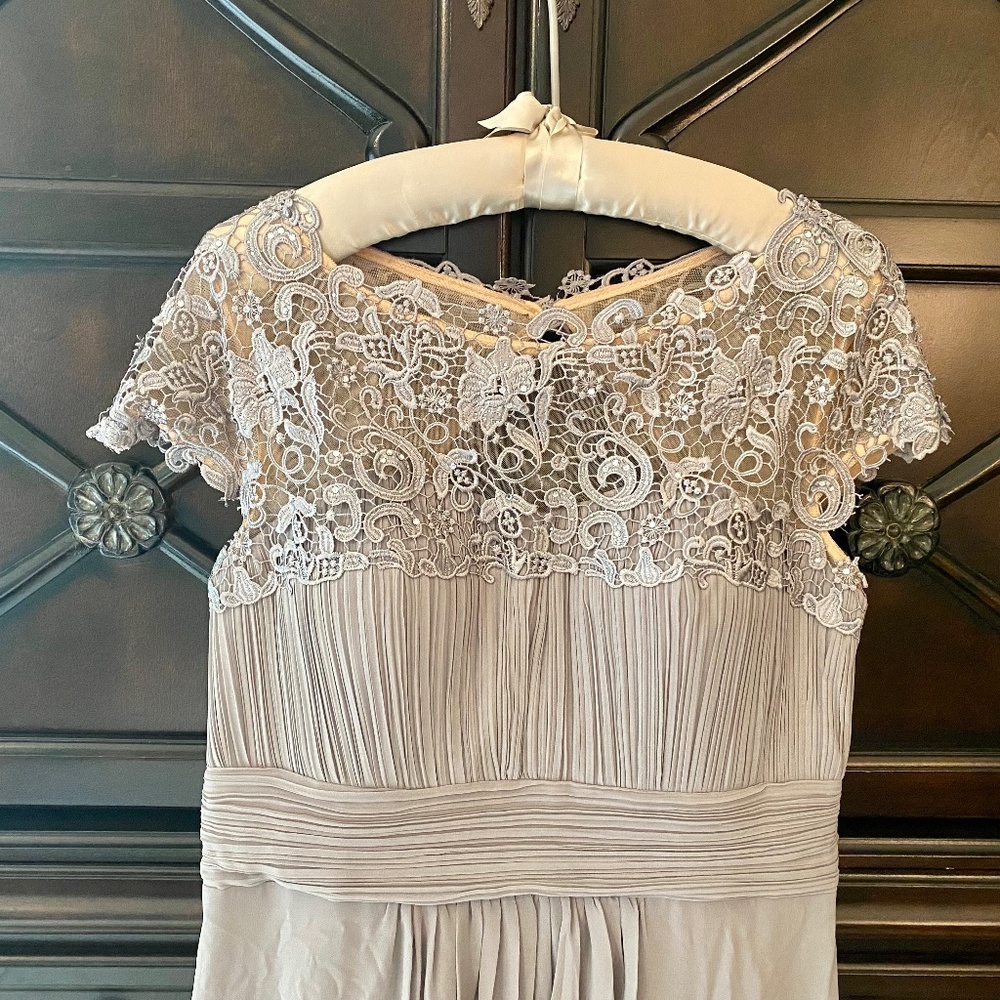 Gorgeous *tags still on* gray gown